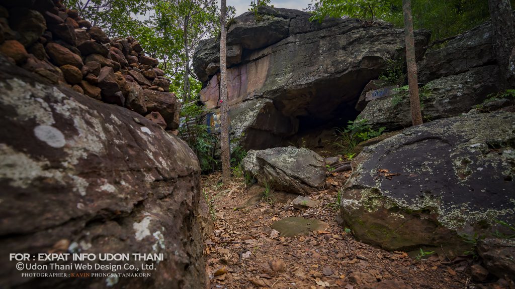 THAM SING / CAVE DRAWINGS AT KHON YUNG IN KUT CHAP DISTRICT UDON THANI PROVINCE