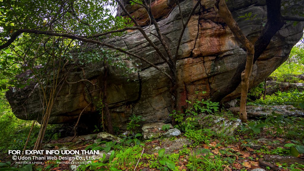 THAM SING / CAVE DRAWINGS AT KHON YUNG IN KUT CHAP DISTRICT UDON THANI PROVINCE