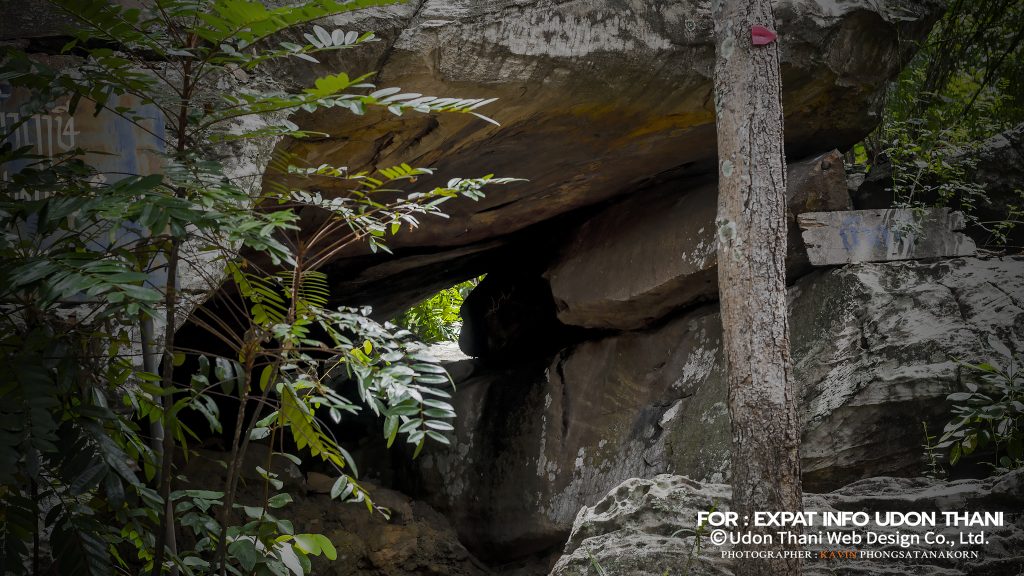 THAM SING / CAVE DRAWINGS AT KHON YUNG IN KUT CHAP DISTRICT UDON THANI PROVINCE